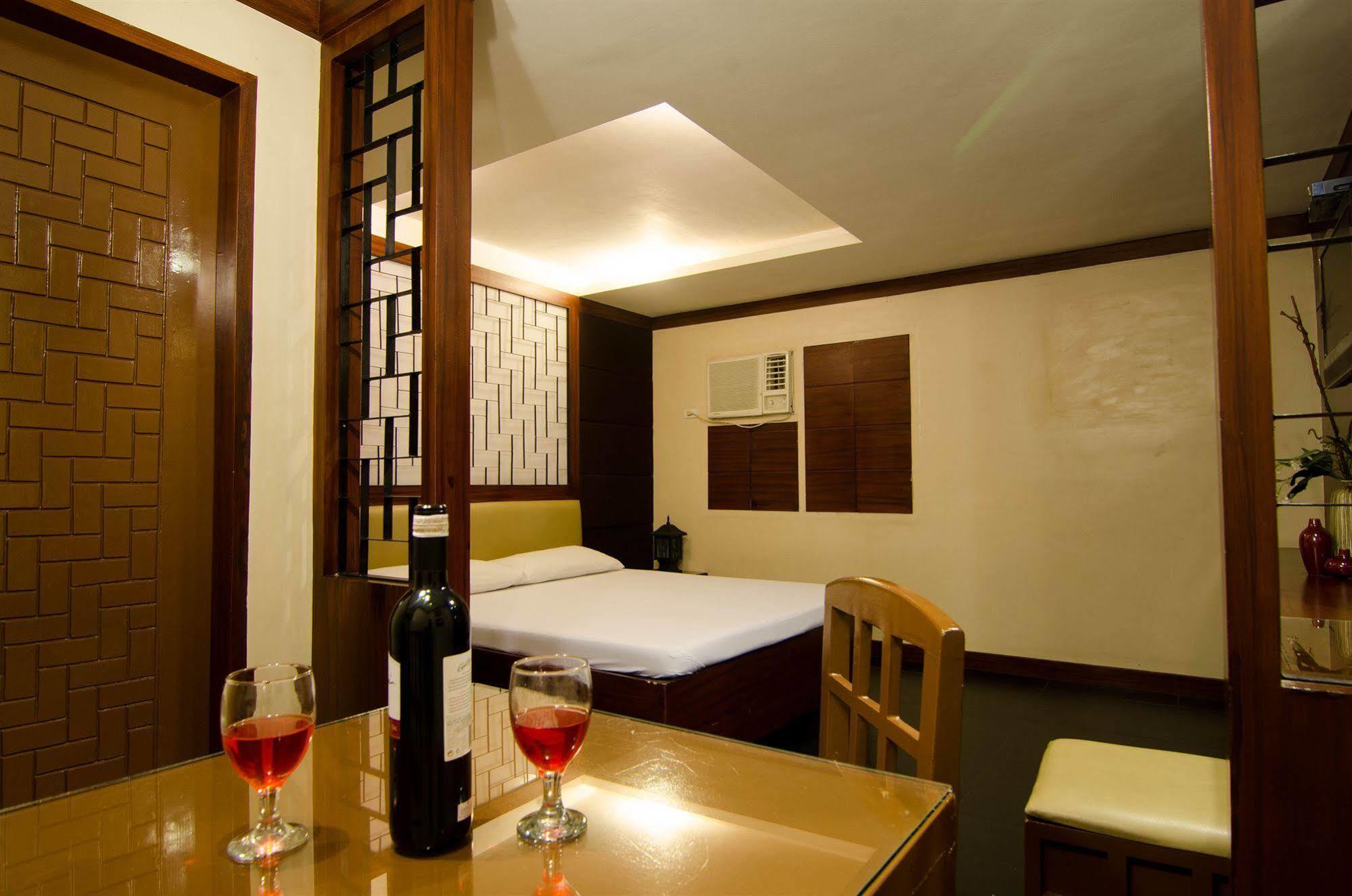 Motel Victoria Court Pampanga Exterior foto